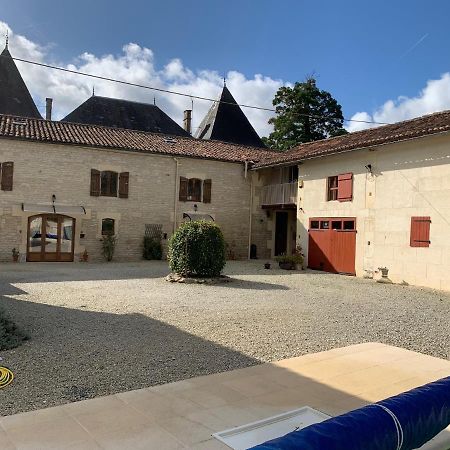 Les Cygnes Noirs Bed & Breakfast Aujac  Bagian luar foto