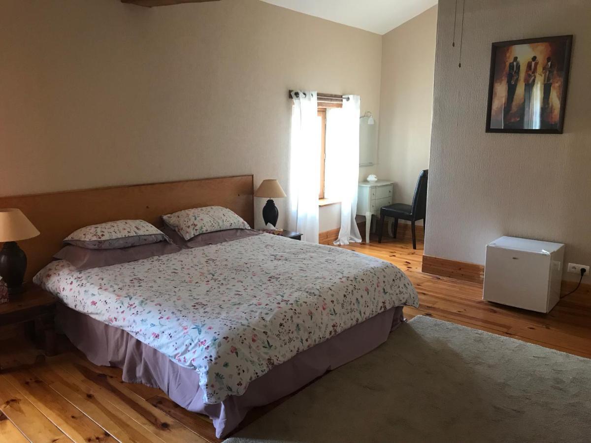Les Cygnes Noirs Bed & Breakfast Aujac  Bagian luar foto