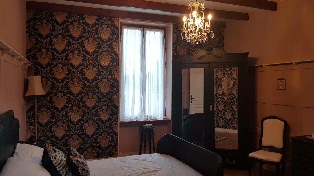 Les Cygnes Noirs Bed & Breakfast Aujac  Bagian luar foto