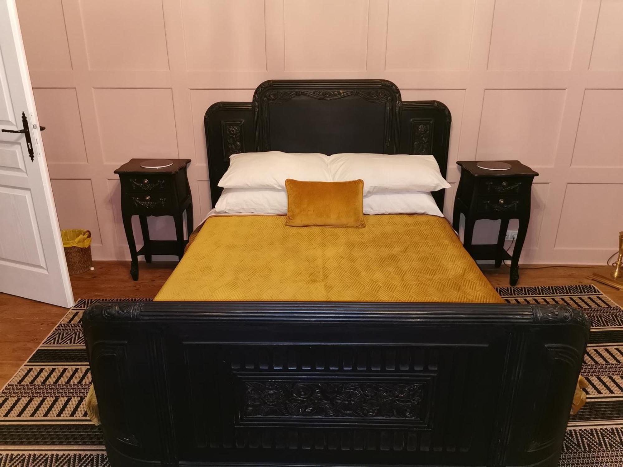 Les Cygnes Noirs Bed & Breakfast Aujac  Bagian luar foto